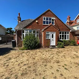  Holiday home 19a Stourwood Avenue