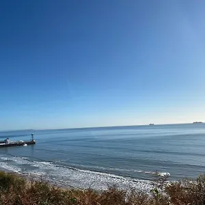  Apartment Beachfront Retreat 3 Bedroom 3 Bathroom Seaside With Free Parking